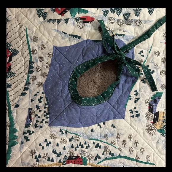 Vintage Heart of Country Christmas Quilted Reversible Tree Skirt - Picture 4 of 6